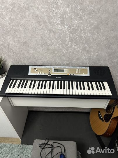 Синтезатор Yamaha PSR R200