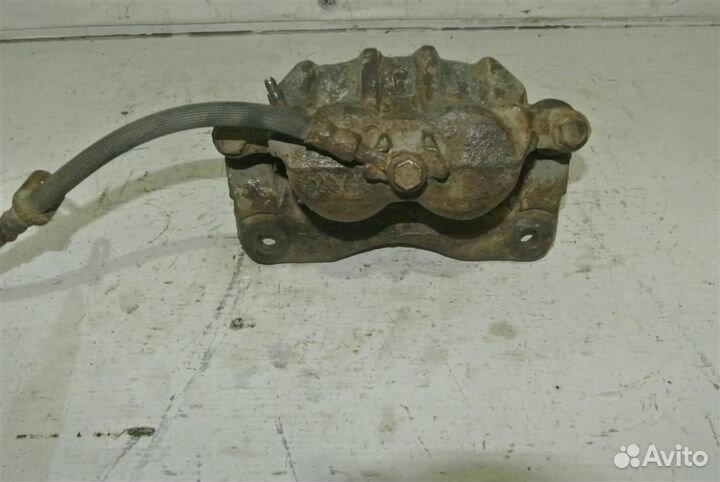 Суппорт передний правый Subaru Legacy (B12) 1998