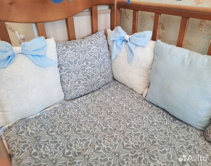 Бортики и постельное в детскую кроватку