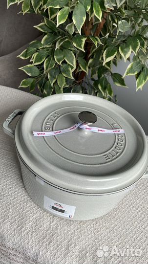 Кокот staub 3,8л 24 см белый трюфель