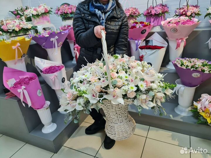 Корзина с орхидеями