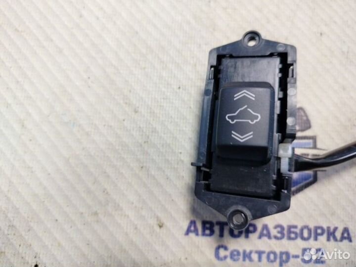 Кнопка люка Nissan Juke YF15