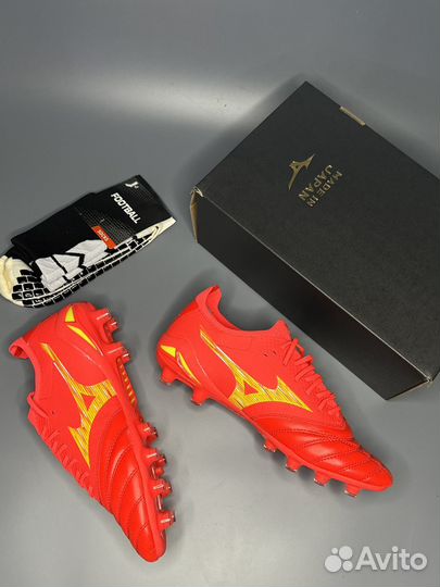 Футбольные бутсы mizuno