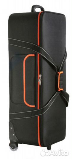 Куча студийного оборудования для фото и видео