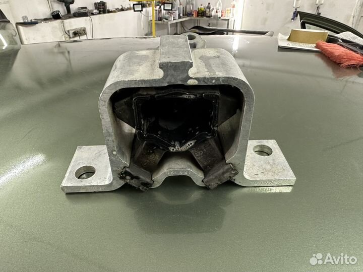 Опора двигателя правая Веста