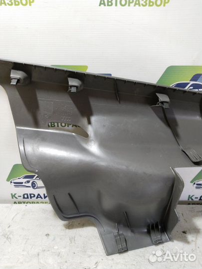Обшивка стойки задняя левая Audi Q7 легковой