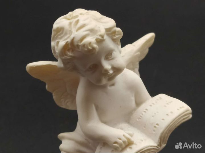 Маленькая гипсовая фигурка 