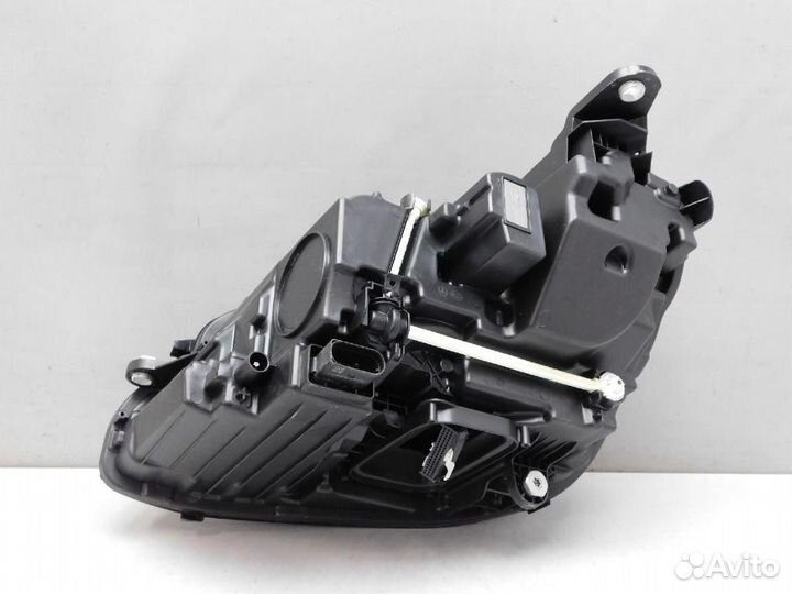 Фара правая Mercedes-Benz E-Class