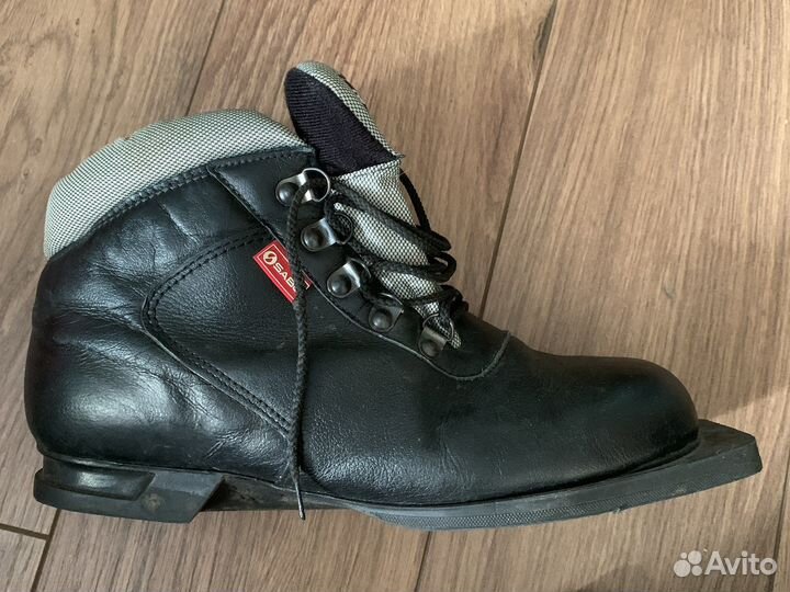 Лыжные ботинки