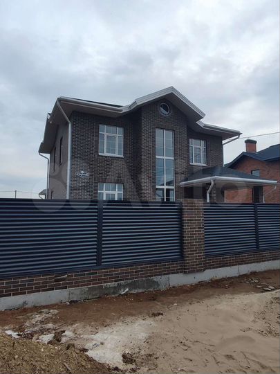 Коттедж 200 м² на участке 6 сот.