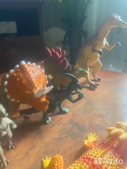 Динозавры игрушки