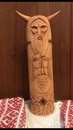 Резные кумиры славчнских Богов