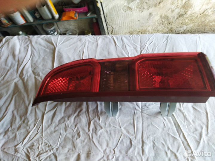 Фонарь задний правый Nissan Patrol Y61