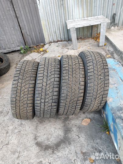 Viatti Bosco Nordico V-523 215/60 R16 95T