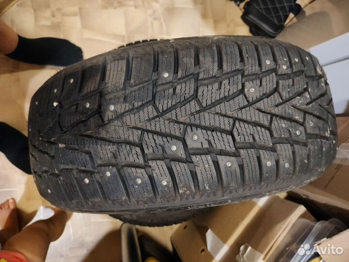 Roadstone Winguard WinSpike 215/50 R17 98