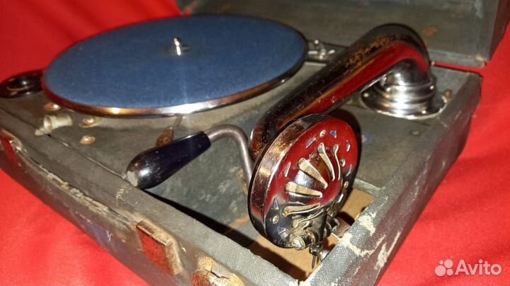 Старинный патефон Молотов