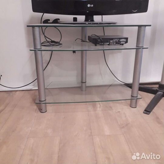 Стеклянная тумба под тв