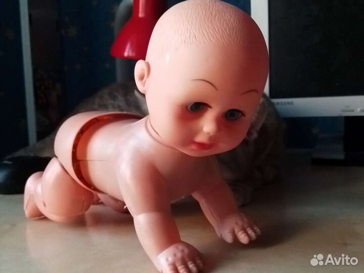 Кукла пупс ползающий