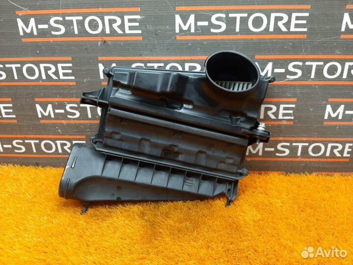 Корпус воздушного фильтра правый Mercedes-Benz