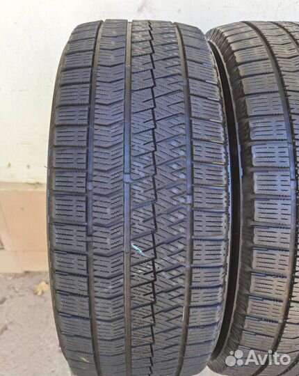 Bridgestone Blizzak VRX2 215/55 R17 94V