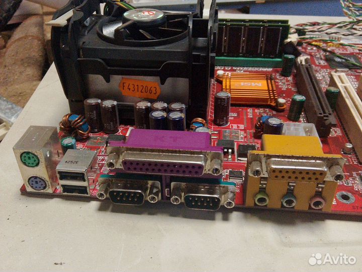 Материнская плата с процессором и памятью