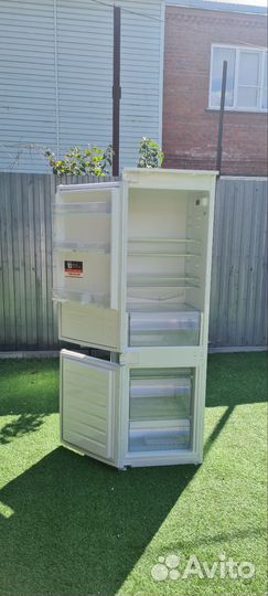 Встраиваемый холодильник Hotpoint-Ariston