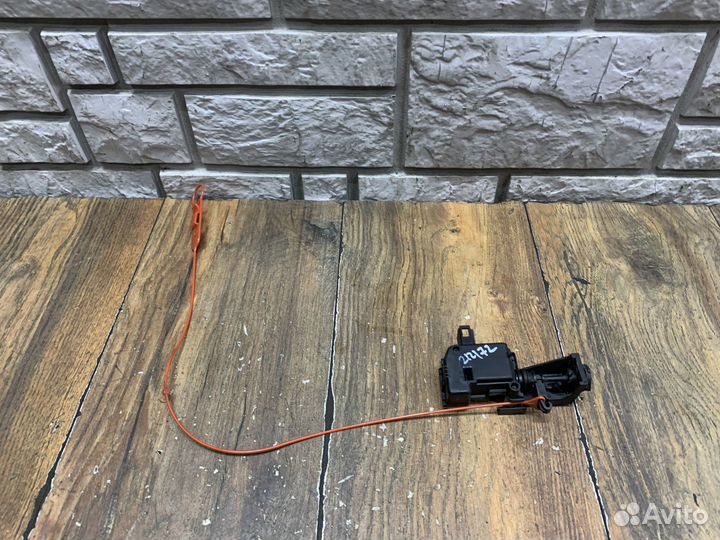 Mercedes Benz W212 Активатор замка бензобака