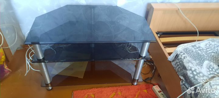Тумба стеклянная под телевизор