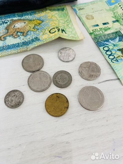 Монеты и купюры