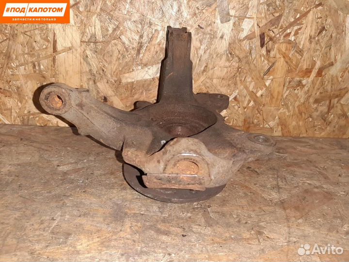 Кулак передний левый Renault Megane 3