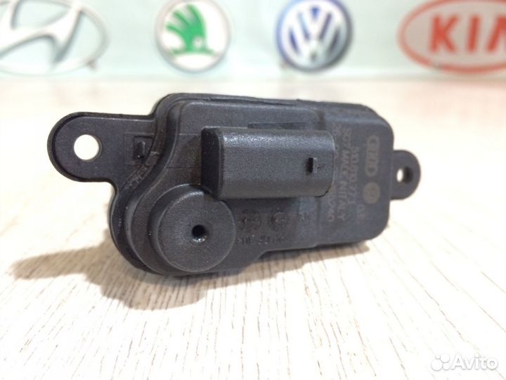 Замок лючка бензобака Поло 6 Пассат Б8 Рапид