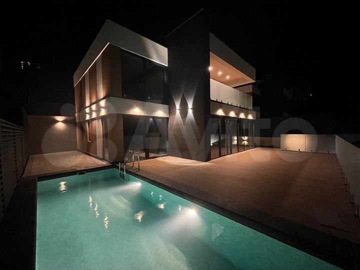 Дом 296 м² на участке 5 сот.