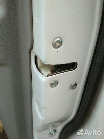 Замок двери передний правый Mitsubishi Pajero