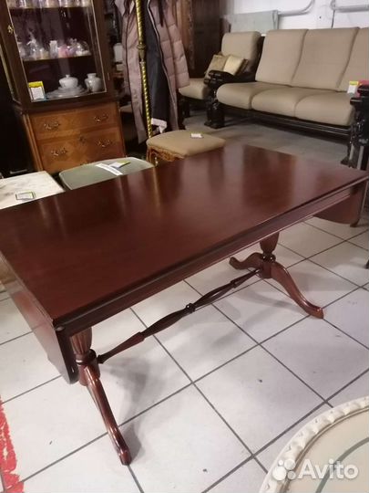 Столик журнальный, натуральное дерево, Италия