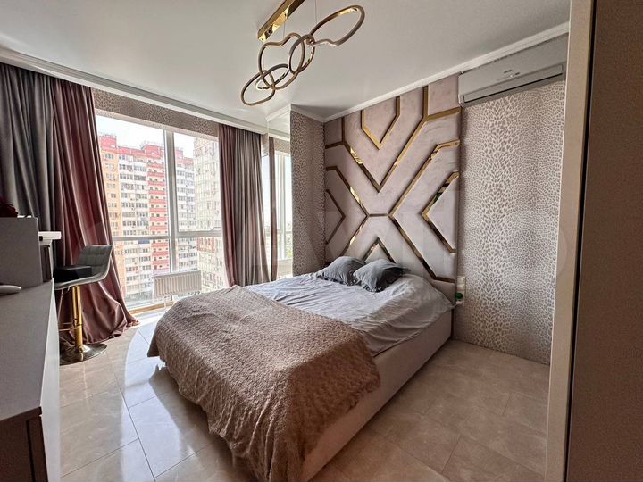 2-к. квартира, 75 м², 8/25 эт.