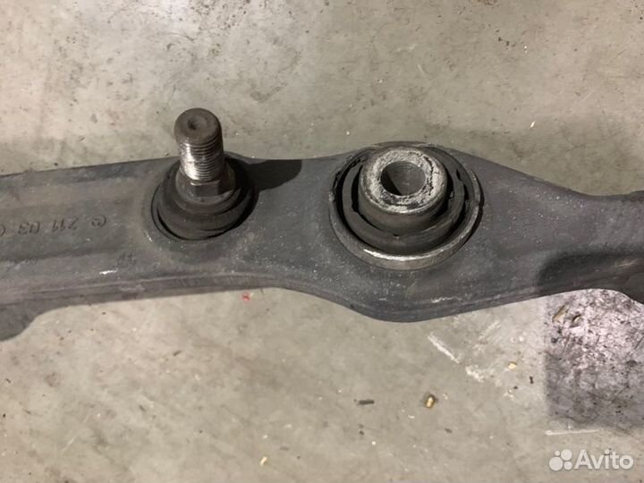 Рычаг поперечный передний правый Mercedes-Benz