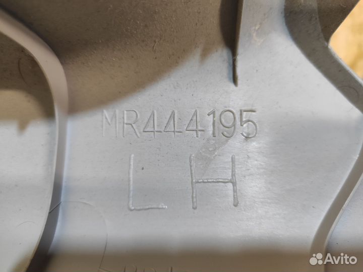 Накладка стойки передняя левая Mitsubishi Lancer 9