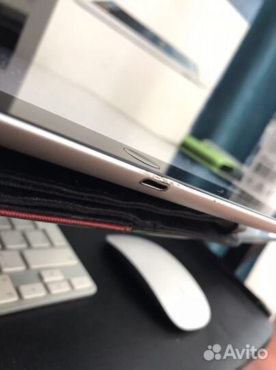 iPad (4-го поколения, Wi-Fi + Cellular, MM)