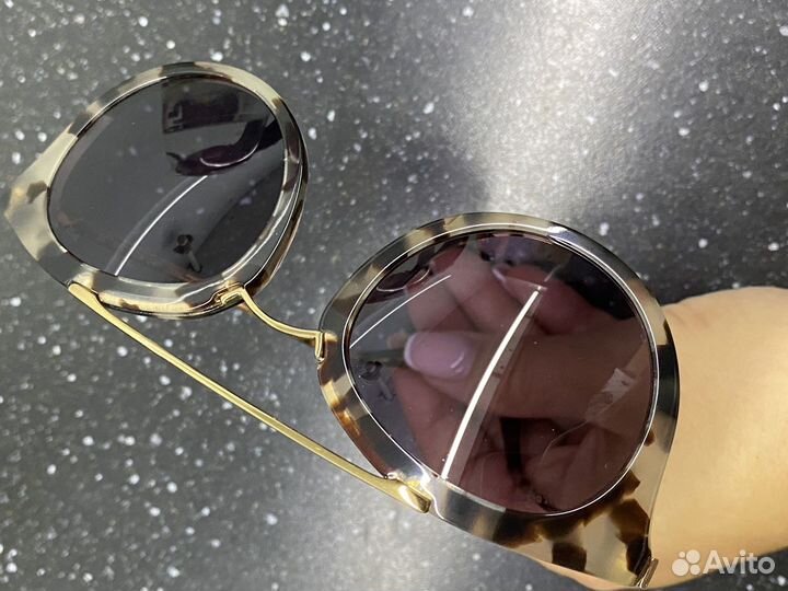 Очки солнечные Prada