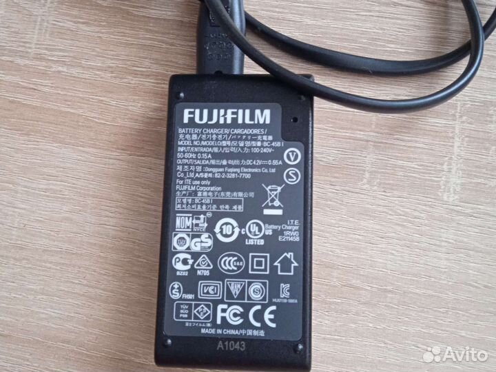 Зарядное устройство для компакт фотоаппаратов