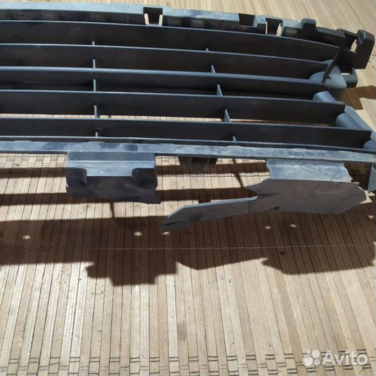 Решетка в бампер передняя Renault Logan 2 седан