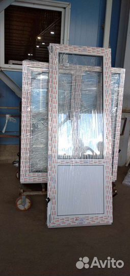 Дверь пластиковая новая