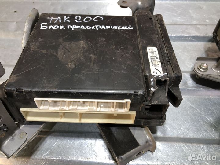 Блок предохранителей монтажный Ланд Крузер 200