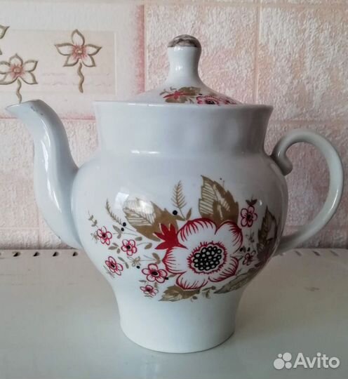 Три предмета из чайного сервиза