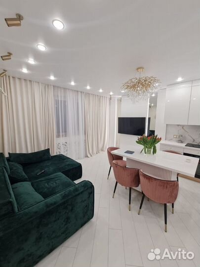 Светлая кухня до потолка в рассрочку. Живые фото