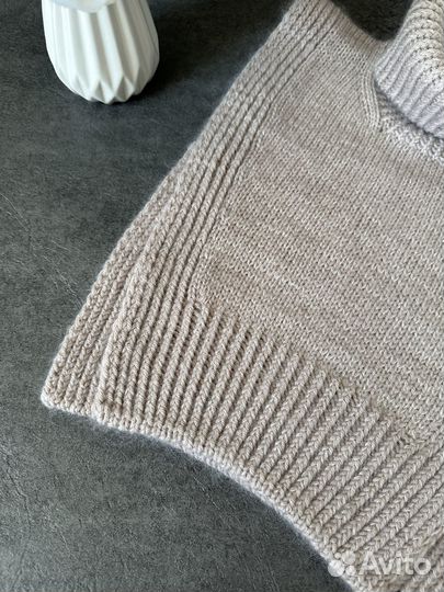 Вязаный комплект шапка с манишкой