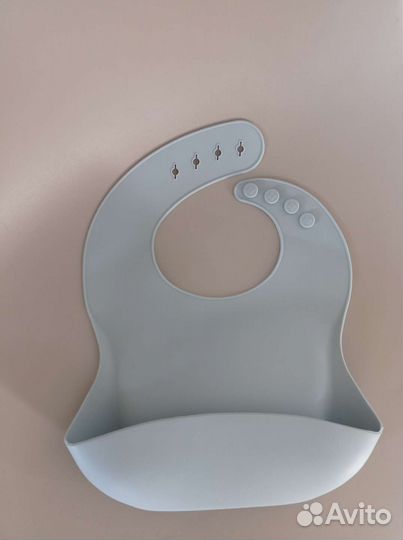 Слюнявчик,поильник,бутылочка,ниблер