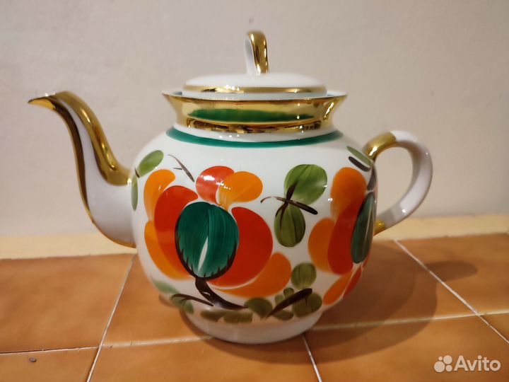 Продам чайник фарфоровый