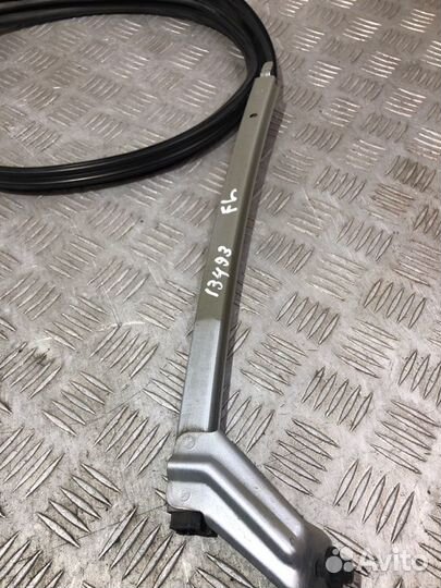 Уплотнитель стекла передний левый Lexus Rx400H