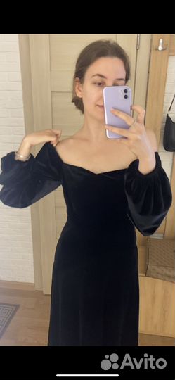 Бархатное чёрное платье бренда lichi